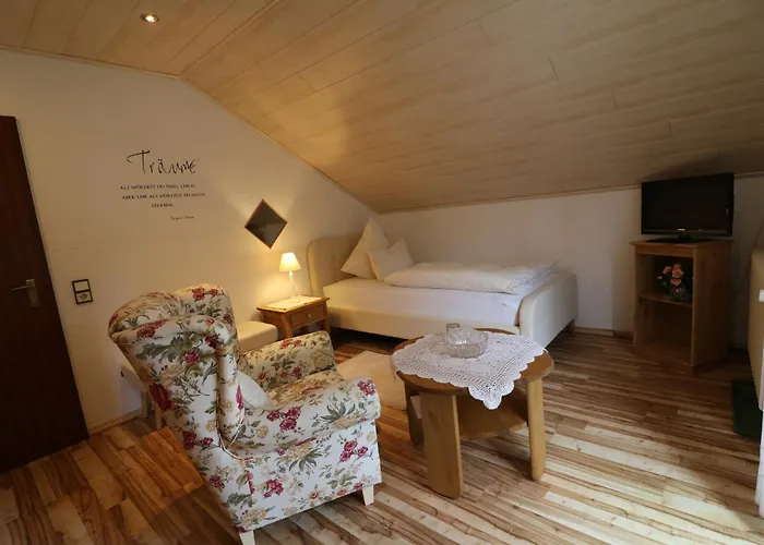 松呐黒木膳食公寓酒店 3*